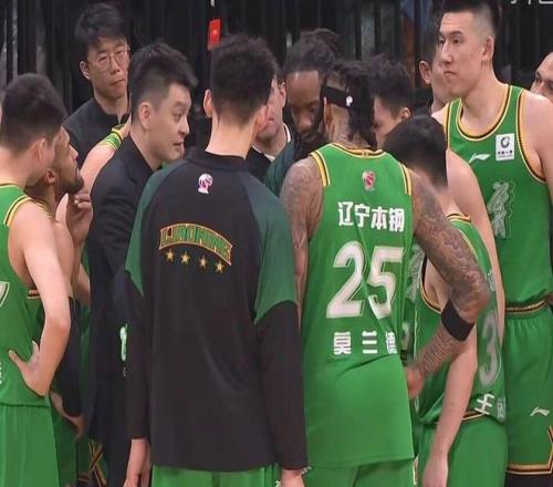 吉莱斯皮抓,住对手分心,布克,PG,PG入口,PG官网,PG官方入口,PG官方网址