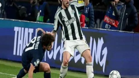 林加德韩国挑战极限生食章鱼，勇闯美食新境界！